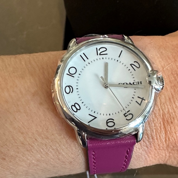 Coach  Watch with Vibrant Fuchsia leather band - Picture 3 of 5